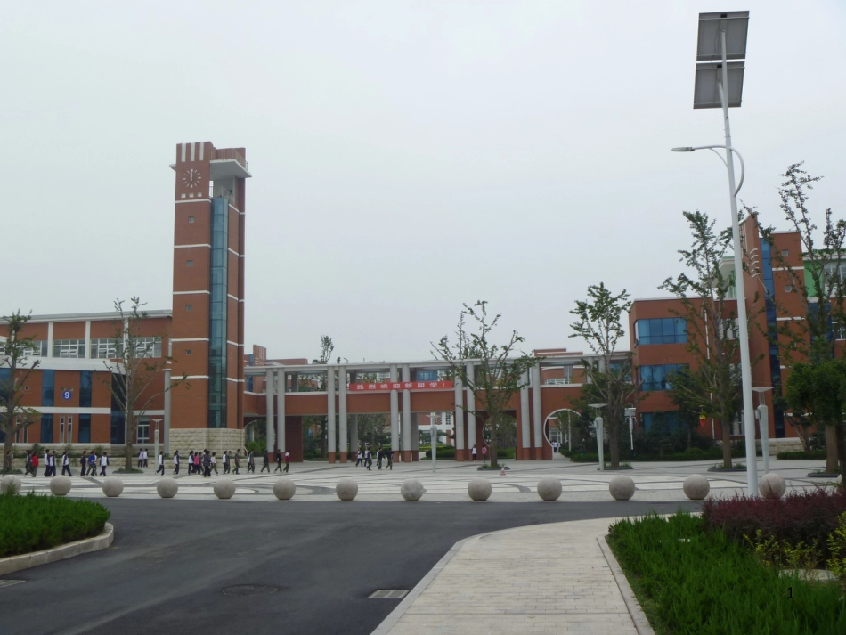 山东省潍坊高新技术产业开发区八年级数学上册 2.6.3 等边三角形课件 （新版）青岛版[共15页]_第1页